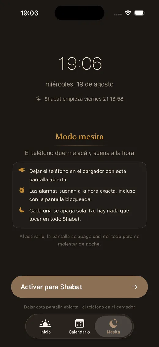 Modo Mesita de ShabbatRise con el reloj de la noche y las tres cosas que hace mientras el teléfono se carga (app en español)